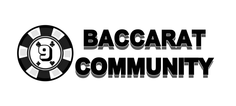 "BACCARAT COMMUNITY"라는 텍스트가 중앙에 있는 흑백 로고 이미지. 로고는 포커 칩 형태의 심볼과 텍스트로 구성되어 있음.